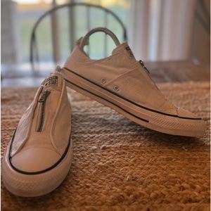 Converse Chuck‎ Taylor's with zip closure padded tongue Womens size 9